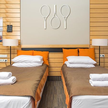 Hotel Restauracja Tenis Kortowo Познан Екстериор снимка