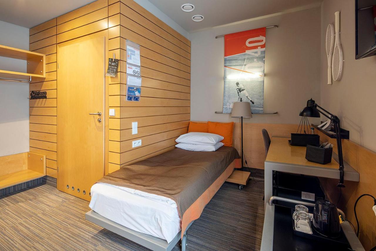 Hotel Restauracja Tenis Kortowo Познан Екстериор снимка
