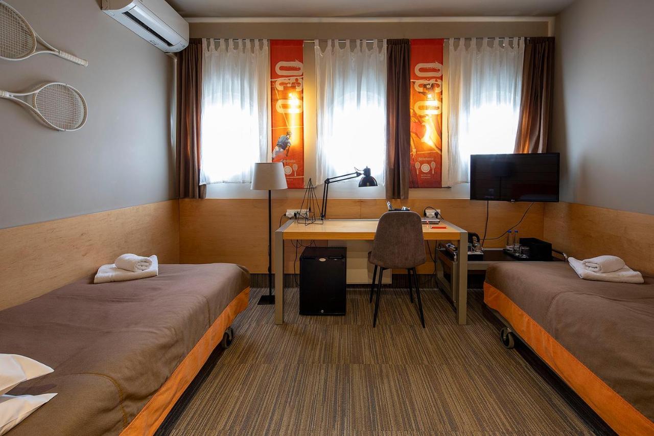 Hotel Restauracja Tenis Kortowo Познан Екстериор снимка