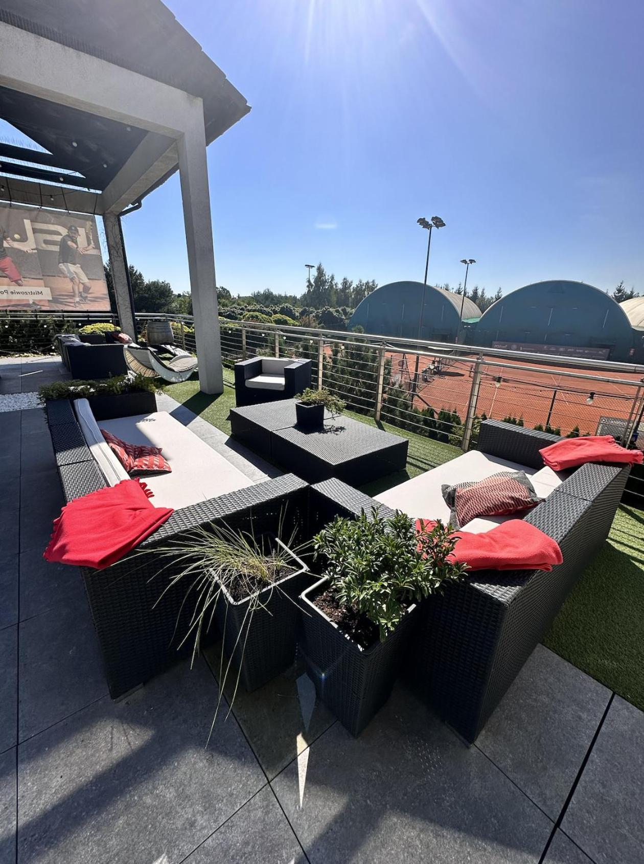 Hotel Restauracja Tenis Kortowo Познан Екстериор снимка