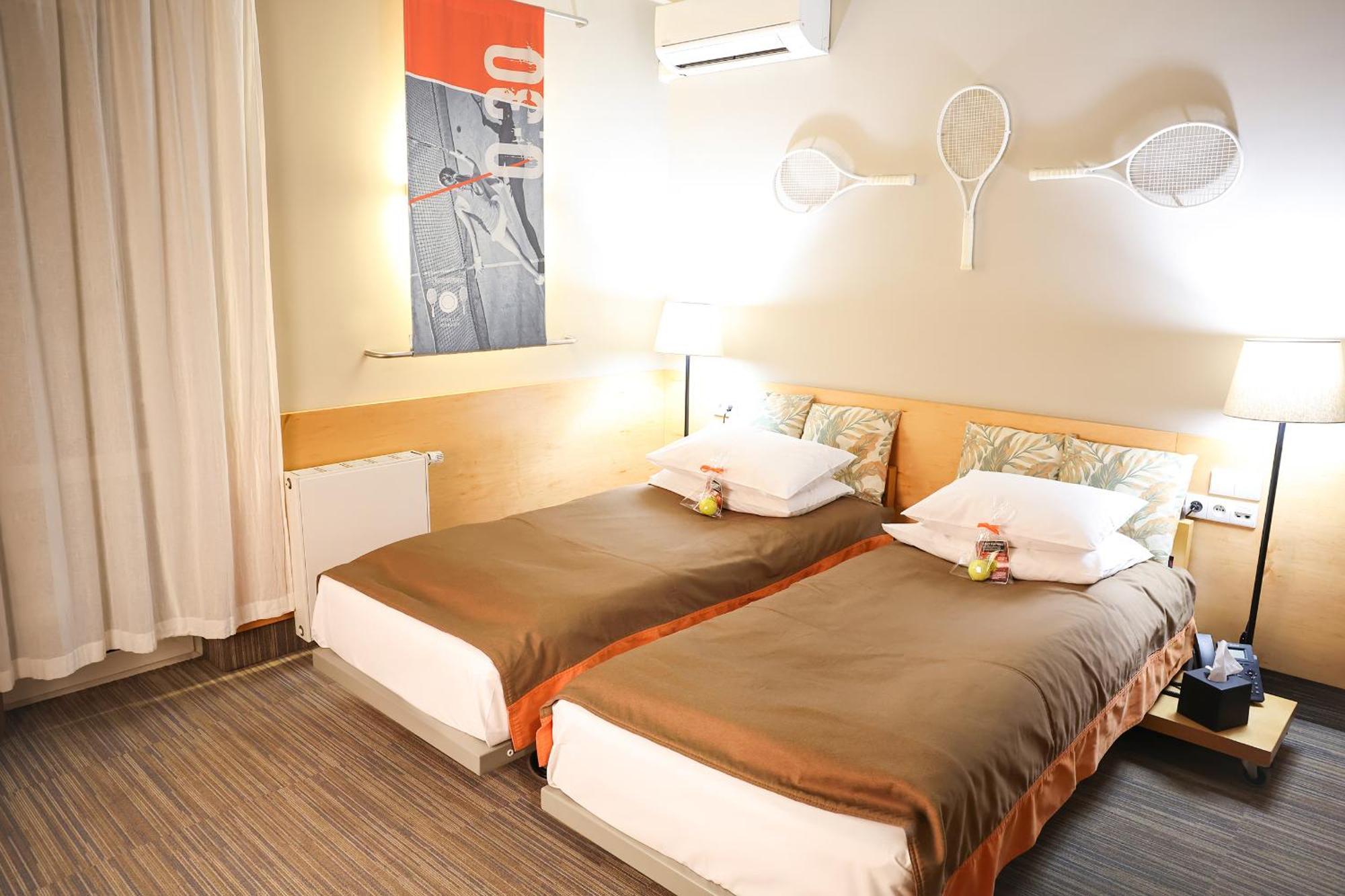 Hotel Restauracja Tenis Kortowo Познан Екстериор снимка