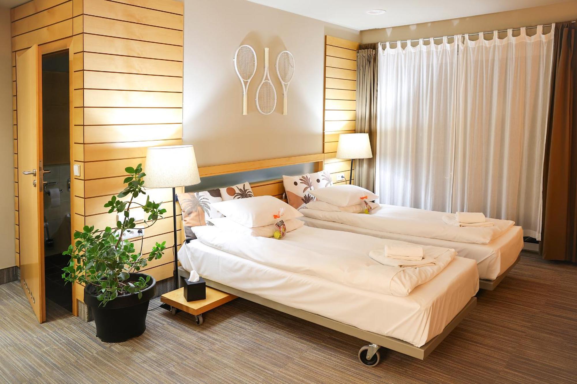 Hotel Restauracja Tenis Kortowo Познан Екстериор снимка