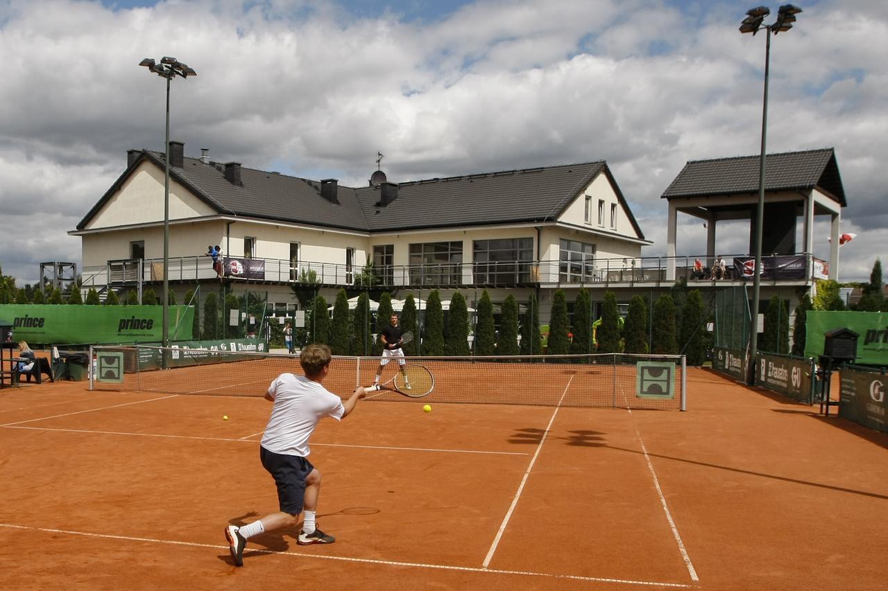 Hotel Restauracja Tenis Kortowo Познан Екстериор снимка