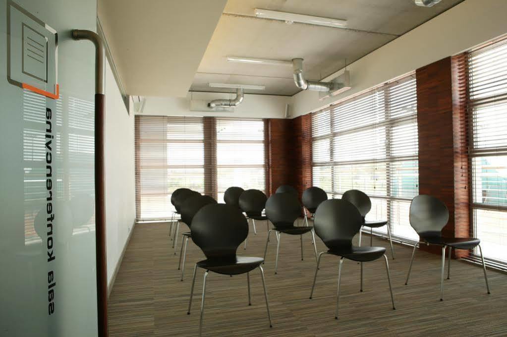 Hotel Restauracja Tenis Kortowo Познан Екстериор снимка