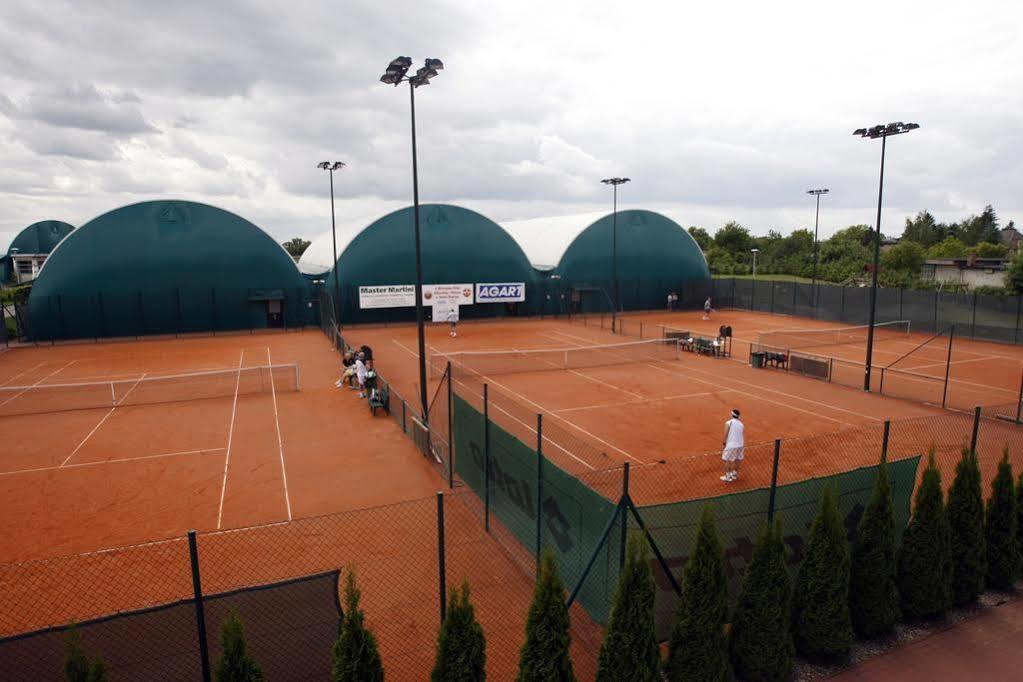 Hotel Restauracja Tenis Kortowo Познан Екстериор снимка
