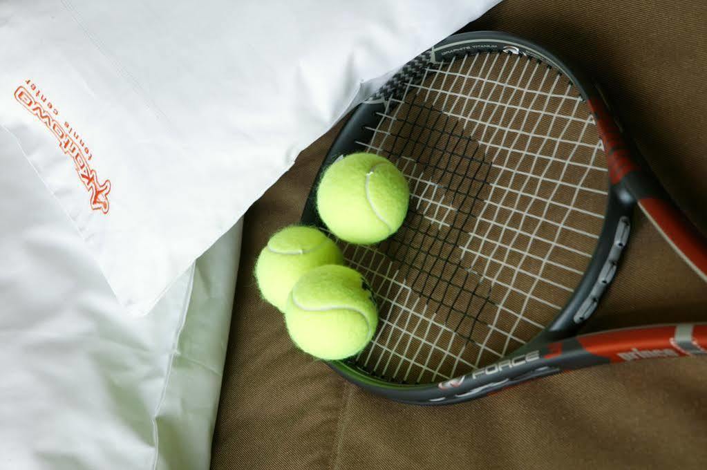Hotel Restauracja Tenis Kortowo Познан Екстериор снимка