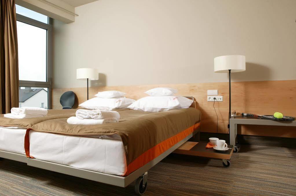 Hotel Restauracja Tenis Kortowo Познан Екстериор снимка