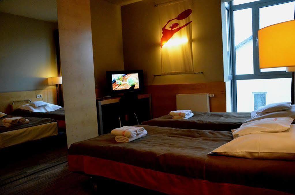 Hotel Restauracja Tenis Kortowo Познан Екстериор снимка