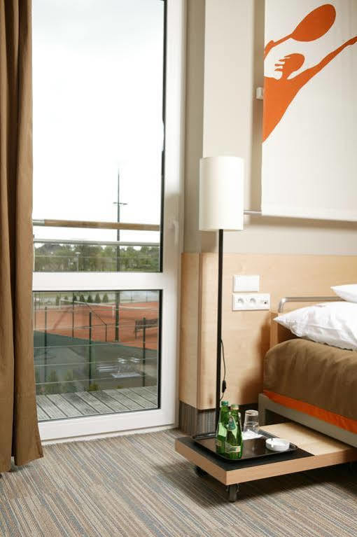Hotel Restauracja Tenis Kortowo Познан Екстериор снимка