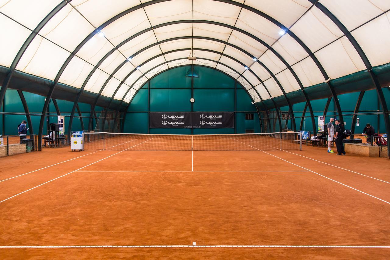Hotel Restauracja Tenis Kortowo Познан Екстериор снимка