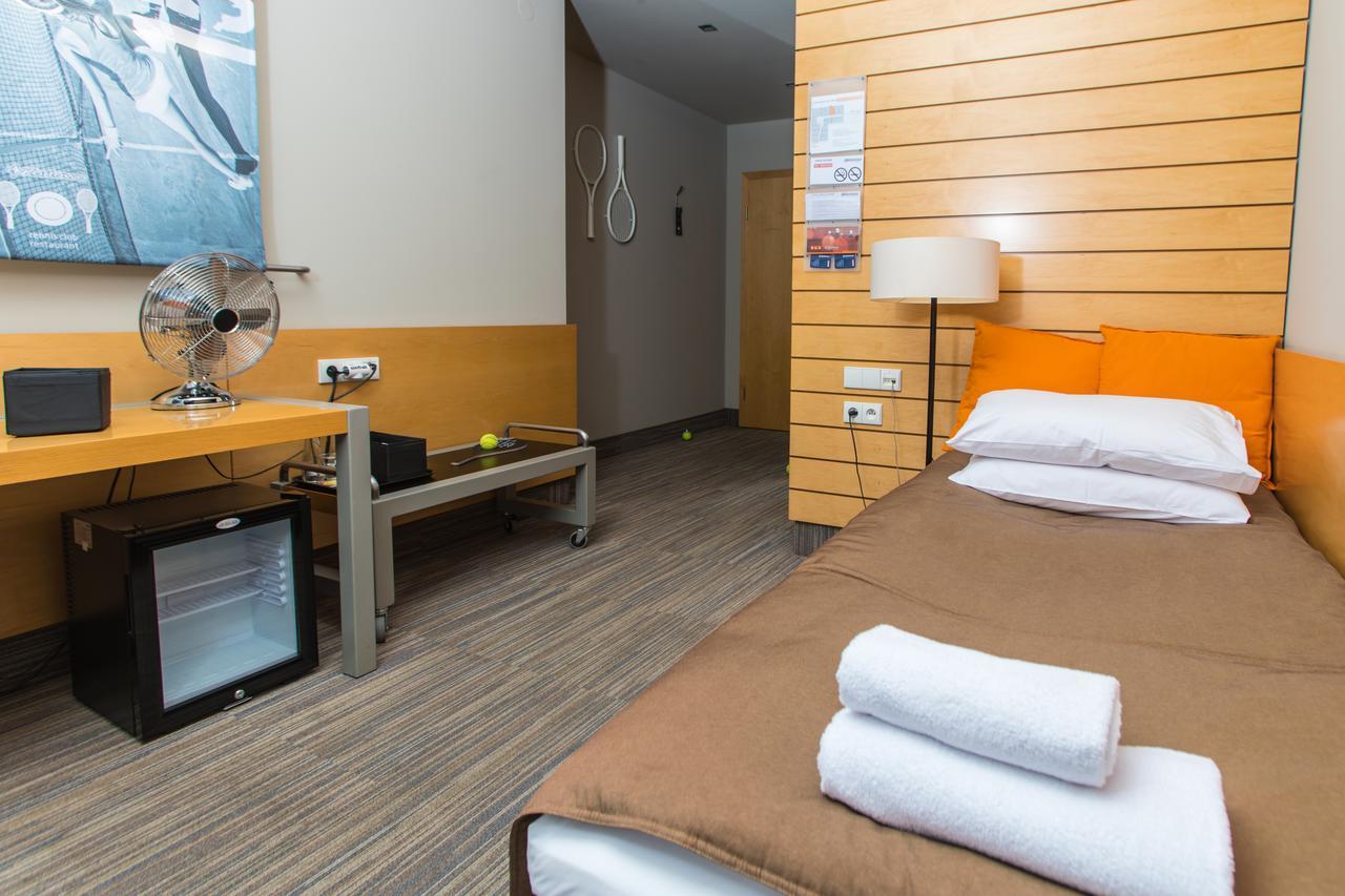 Hotel Restauracja Tenis Kortowo Познан Екстериор снимка