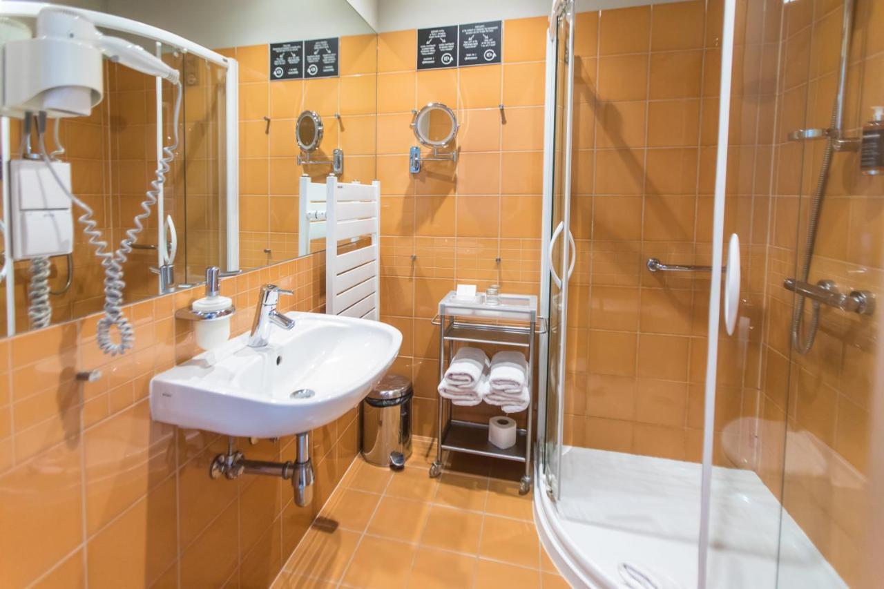 Hotel Restauracja Tenis Kortowo Познан Екстериор снимка
